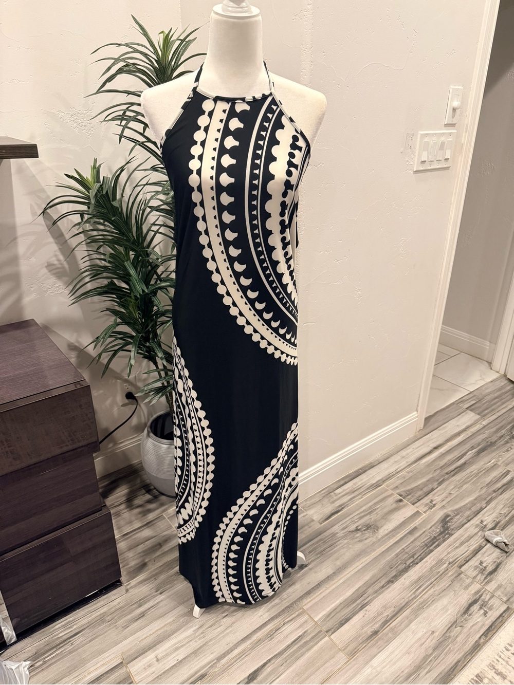 VENUS Black and White Halter-Style Maxi Dress